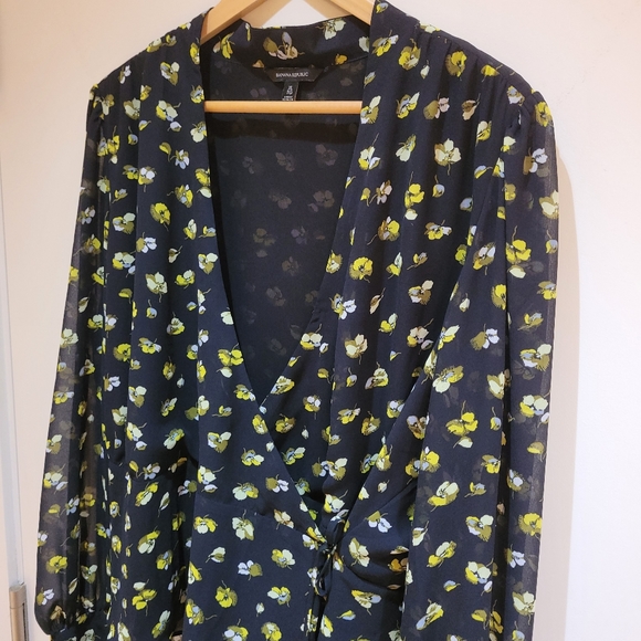 Banana Republic Anti-wrinkle wrap blouse in size XL - Picture 8 of 8